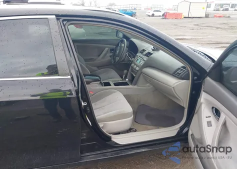 2010 Toyota Camry z USA, uszkodzony, nr VIN 4T1BF3EK2AU516076